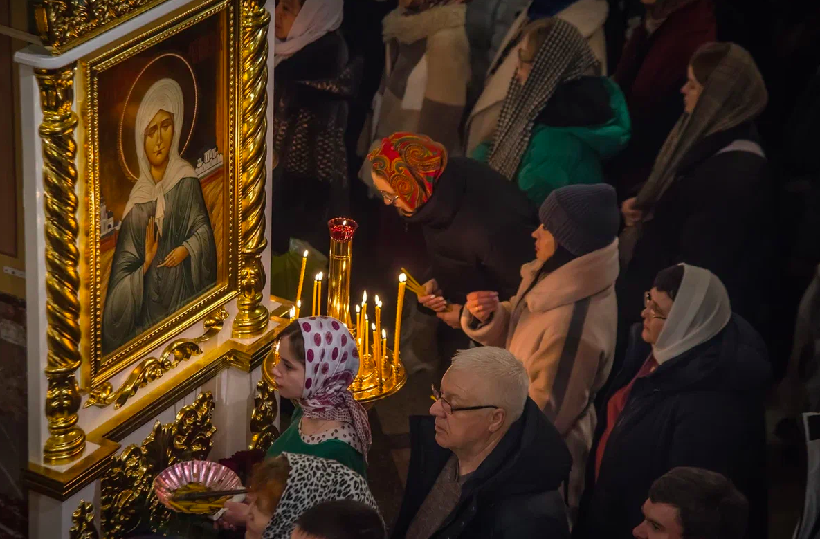 Фото Тысячи новосибирцев посетили службу в храмах в Рождественскую ночь. ФОТОРЕПОРТАЖ 3